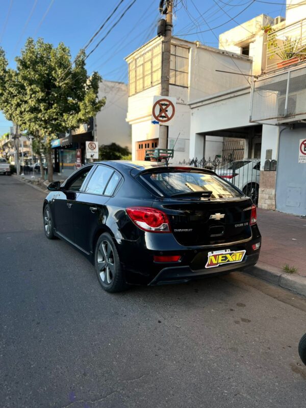 Chevrolet Cruze LTZ 1.8 - Image 4