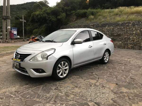 Nissan Versa Advance 1.6 - Image 2