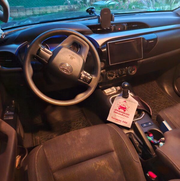 Toyota Hilux SR - Image 6