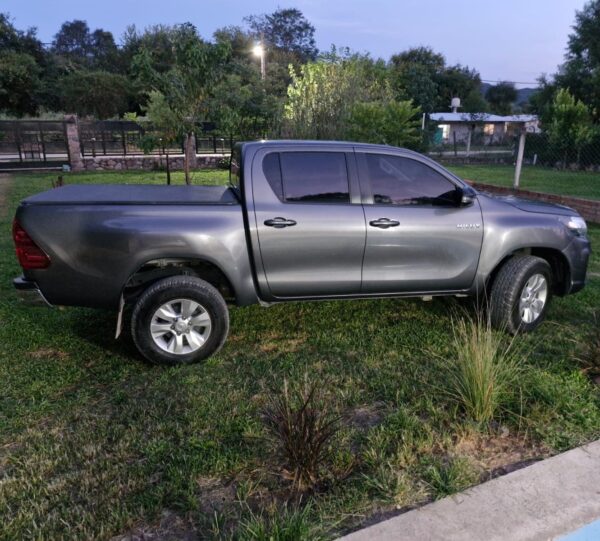 Toyota Hilux SR - Image 4