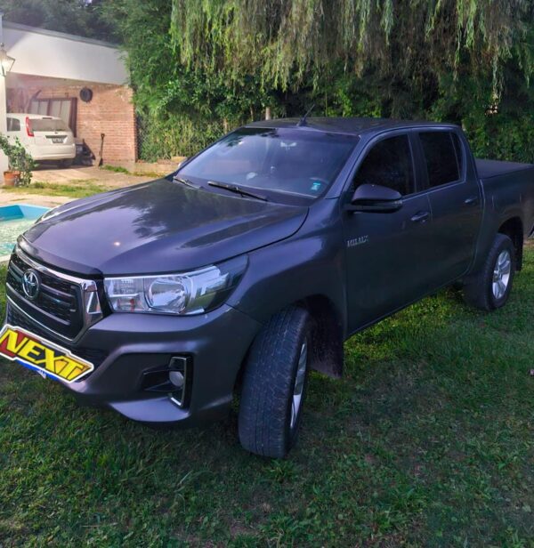 Toyota Hilux SR - Image 2