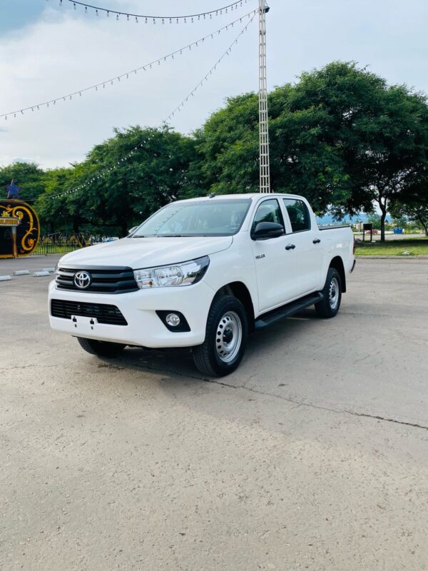 Toyota Hilux 2.4 4x2 DX PACK - Image 2