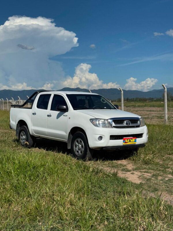 Toyota Hilux 2.4 4×2 DX 2.5 TDI - Image 3