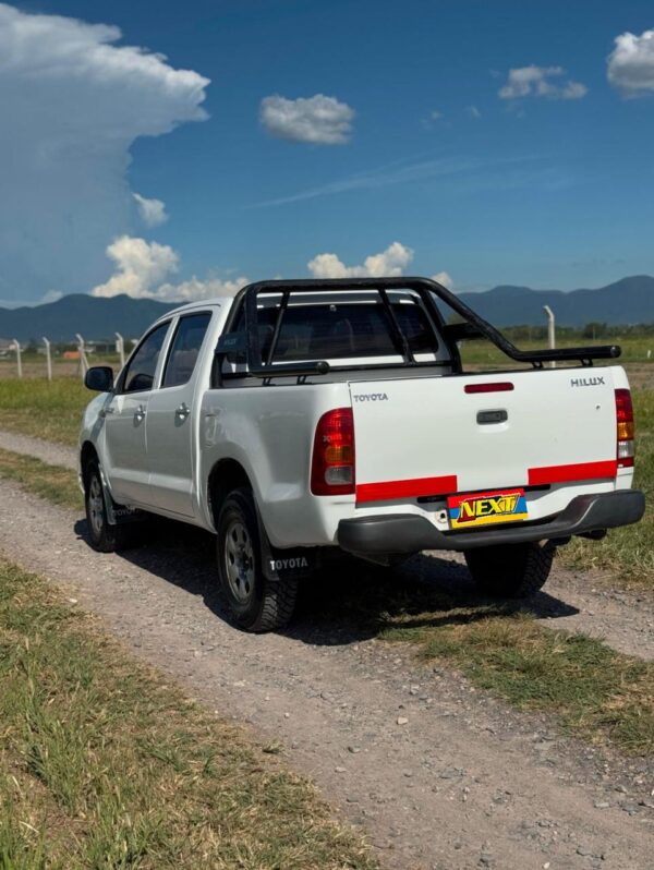 Toyota Hilux 2.4 4×2 DX 2.5 TDI - Image 4