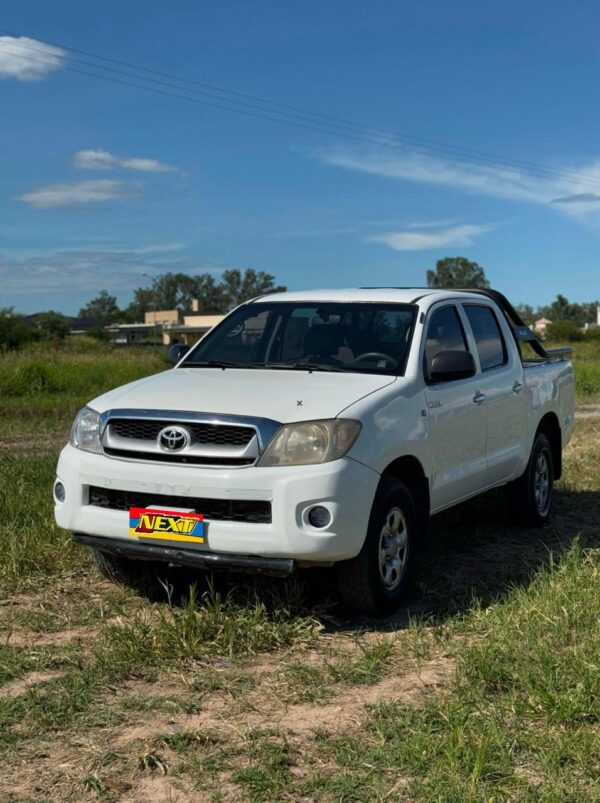 Toyota Hilux 2.4 4×2 DX 2.5 TDI - Image 2