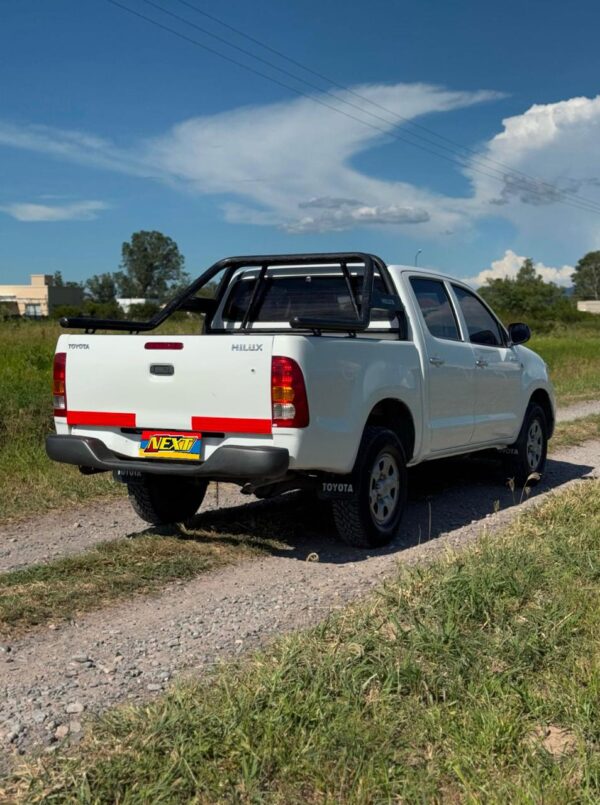 Toyota Hilux 2.4 4×2 DX 2.5 TDI - Image 5