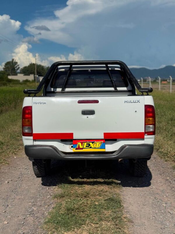 Toyota Hilux 2.4 4×2 DX 2.5 TDI - Image 6