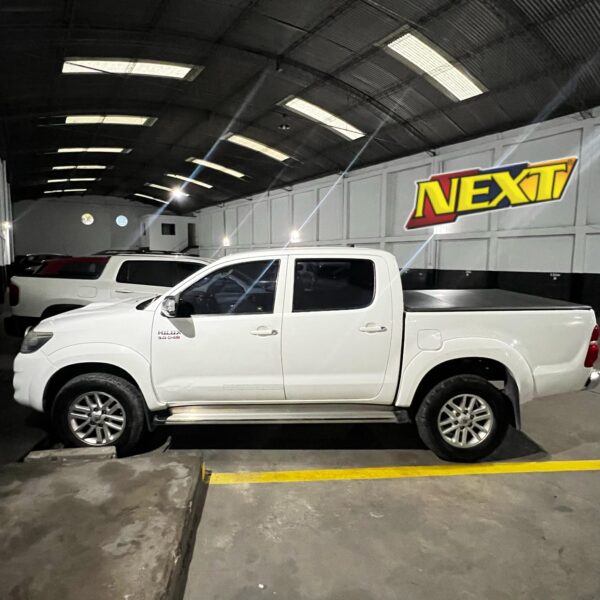 Toyota Hilux 4x2 3.0 SRV FULL 4P - Image 2