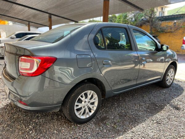 Renault Logan Zen 1.6 sedan 4P - Image 10