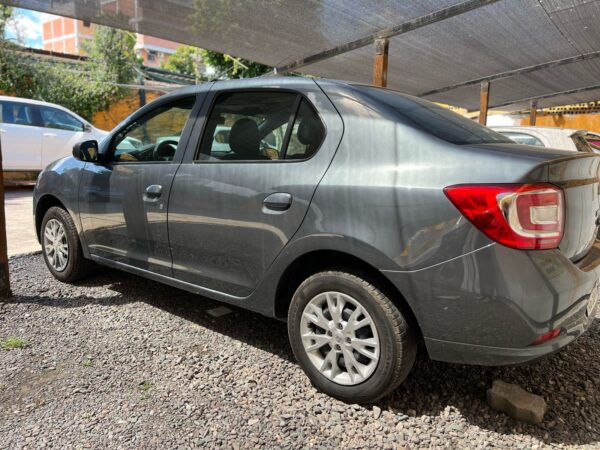 Renault Logan Zen 1.6 sedan 4P - Image 9