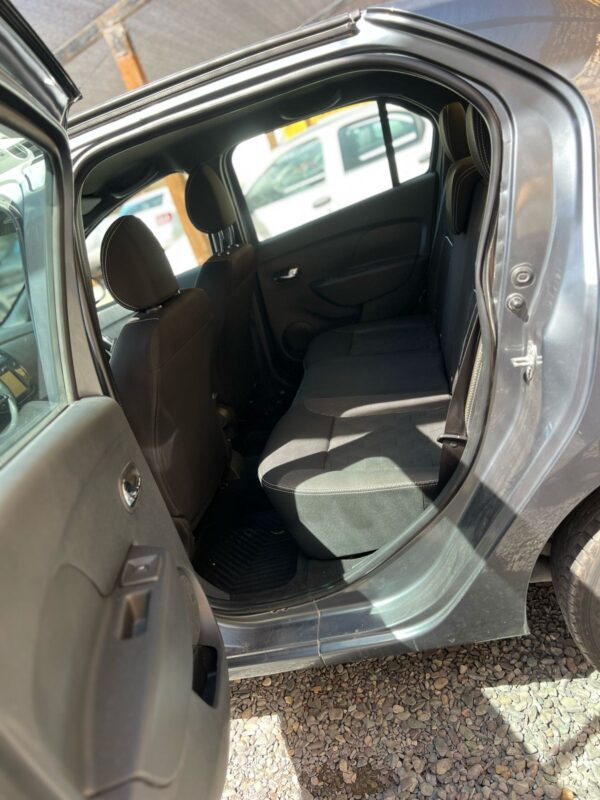 Renault Logan Zen 1.6 sedan 4P - Image 7