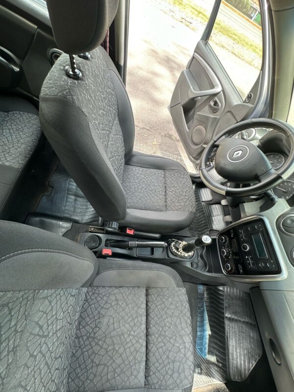 Renault Duster Confort Plus 4x2 ABS - Image 5
