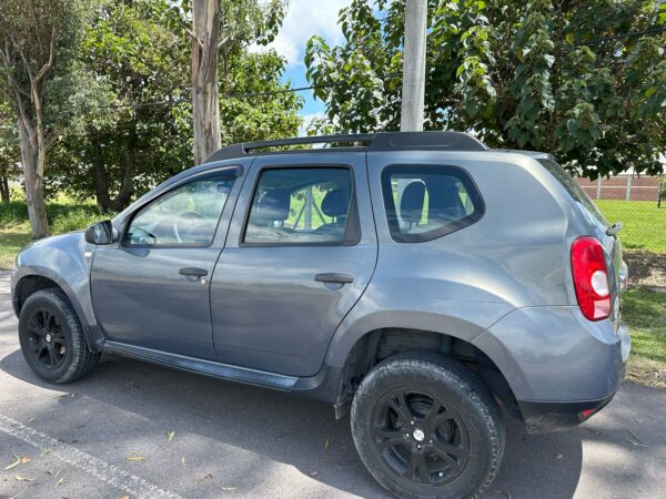 Renault Duster Confort Plus 4x2 ABS - Image 2