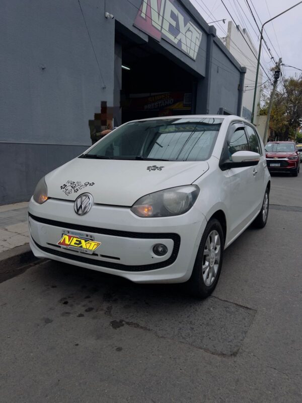 Volkswagen High UP! 1.0 MPI - Image 2