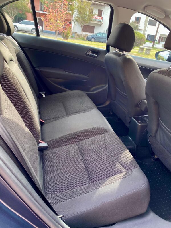 Peugeot 408 HDI Allure 1.6 - Image 8