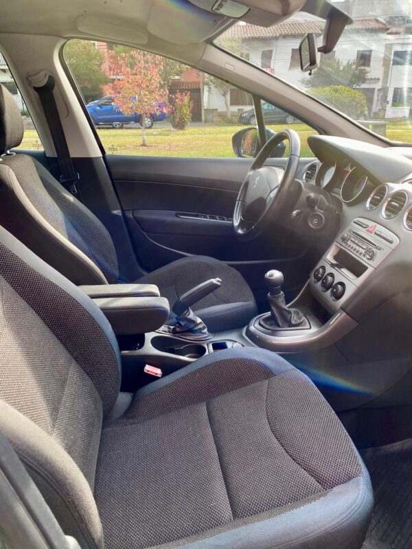 Peugeot 408 HDI Allure 1.6 - Image 9