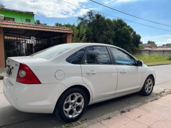 Ford Focus Exe Ghia 1.8L - Image 5