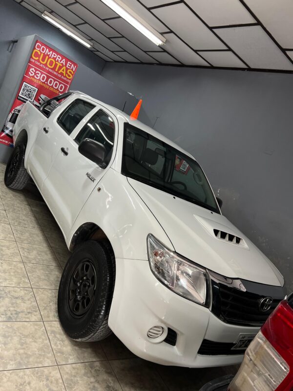 Toyota Hilux 4X4 DX Pack 2.5 TDI - Image 2
