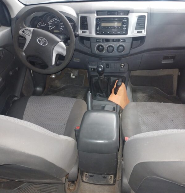 Toyota Hilux 4X4 DX Pack 2.5 TDI - Image 4