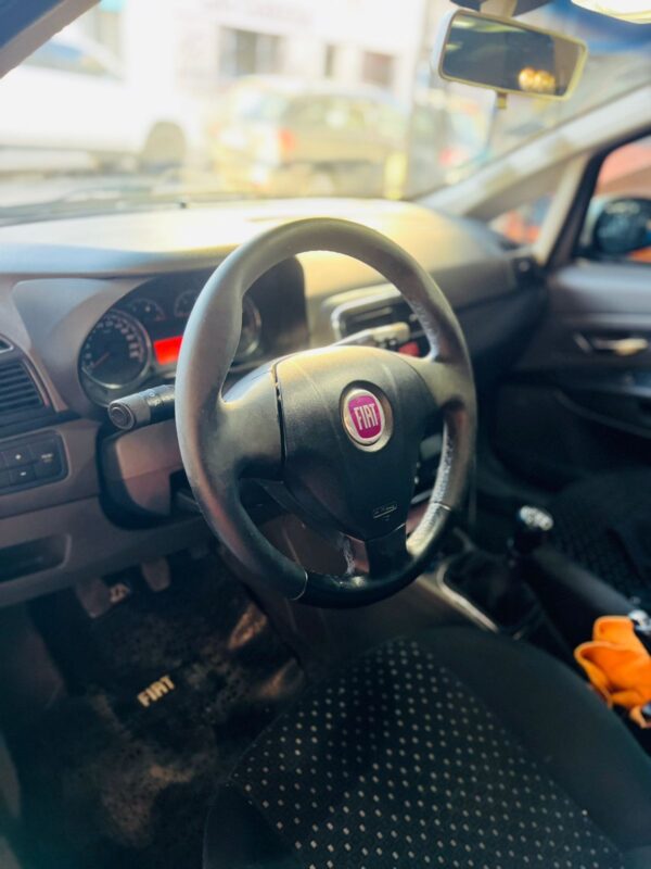 Fiat Punto HLX 1.8 – Año 2010 - Imagen 9