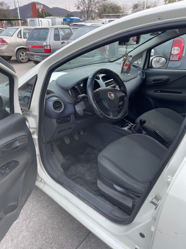 Fiat Punto Attractive 1.4 – 2015 - Imagen 5