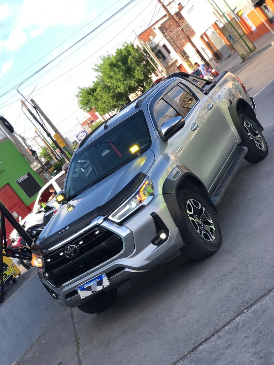 Toyota Hilux SRX 4x4 2.8 TDI – 2023