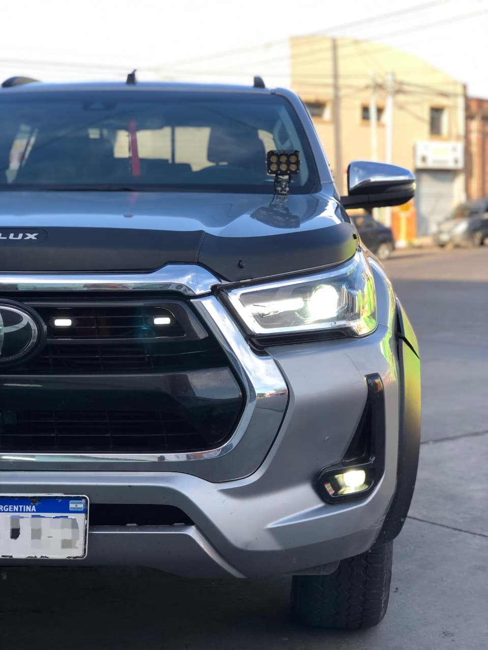 Toyota Hilux SRX 4x4 2.8 TDI – 2023 - Imagen 4