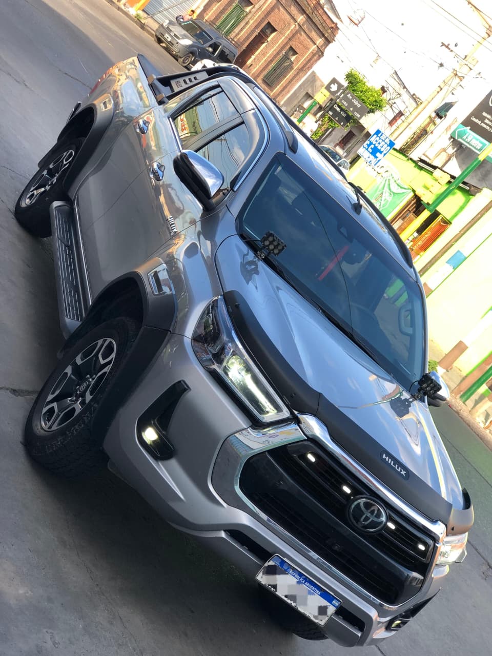 Toyota Hilux SRX 4x4 2.8 TDI – 2023 - Imagen 2