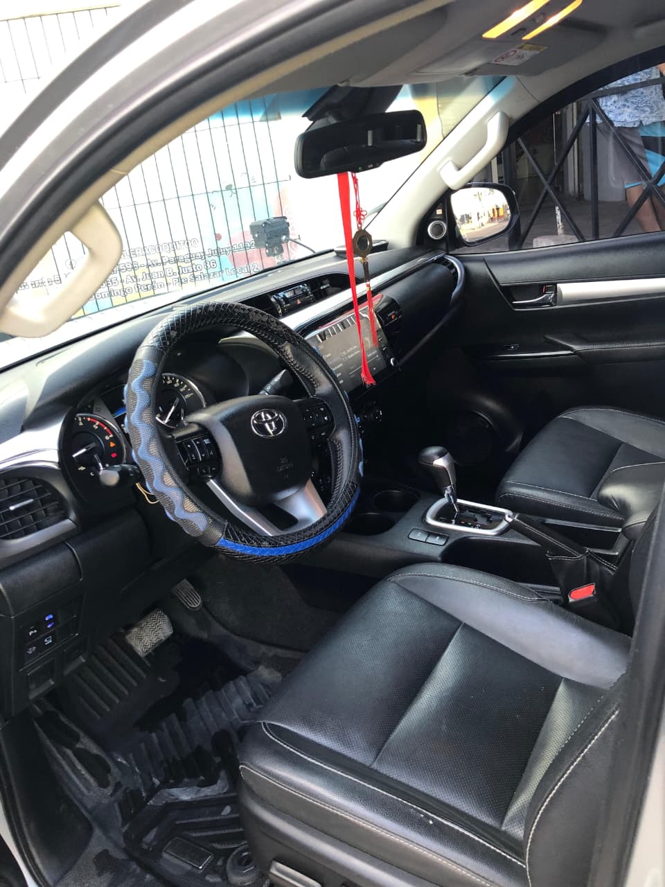 Toyota Hilux SRX 4x4 2.8 TDI – 2023 - Imagen 9