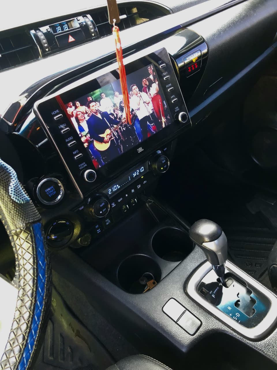 Toyota Hilux SRX 4x4 2.8 TDI – 2023 - Imagen 10