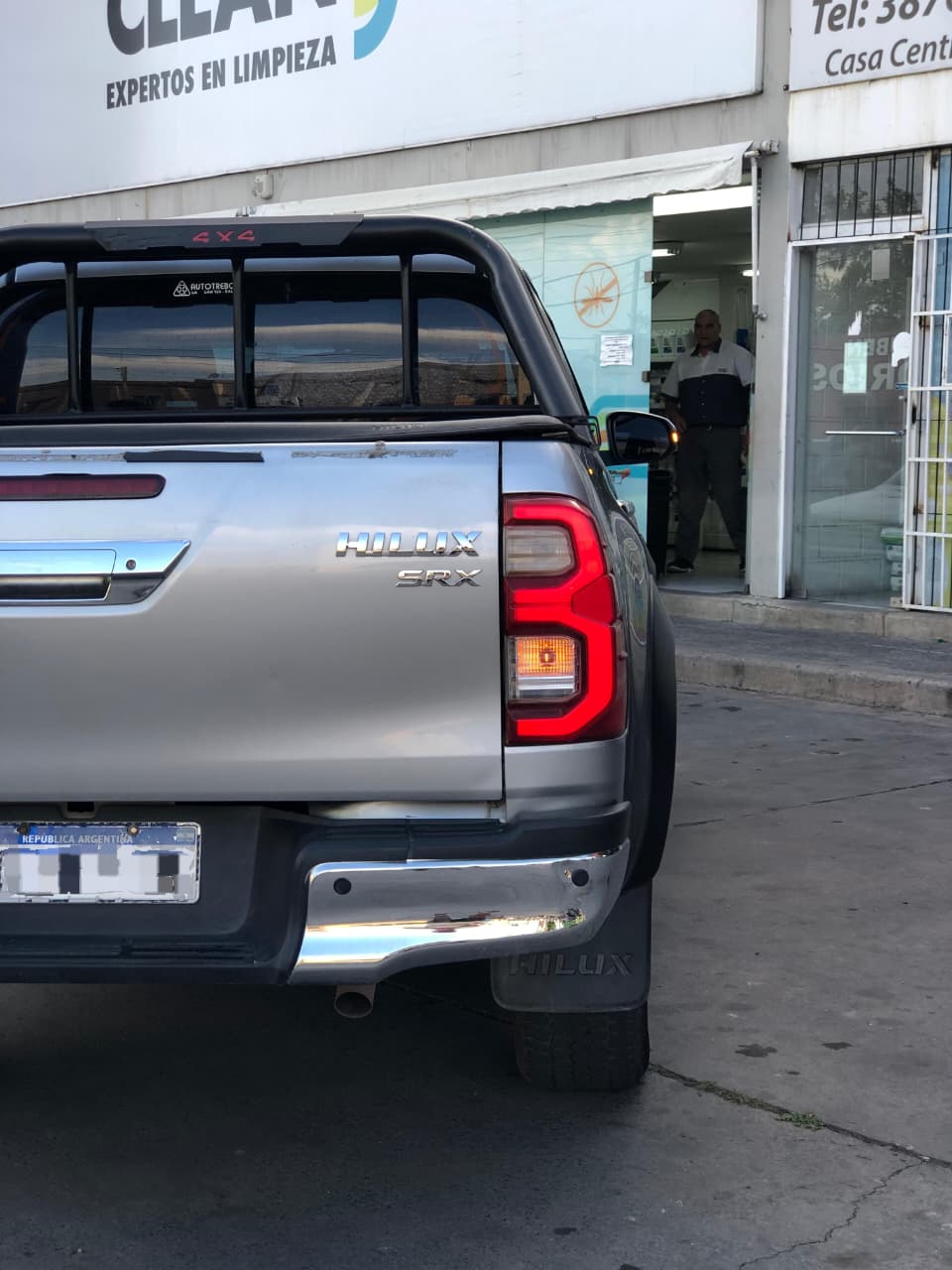 Toyota Hilux SRX 4x4 2.8 TDI – 2023 - Imagen 6