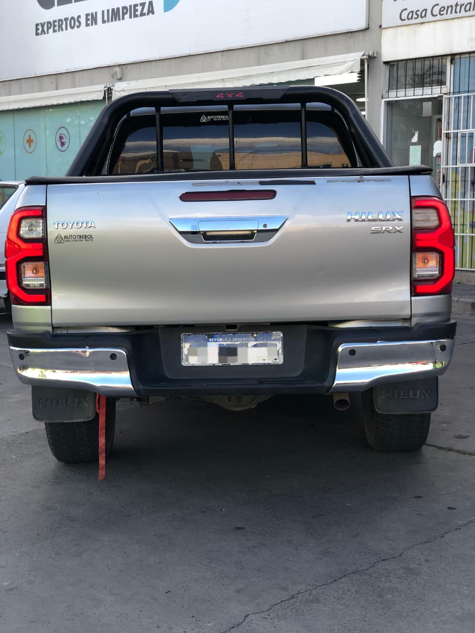 Toyota Hilux SRX 4x4 2.8 TDI – 2023 - Imagen 8