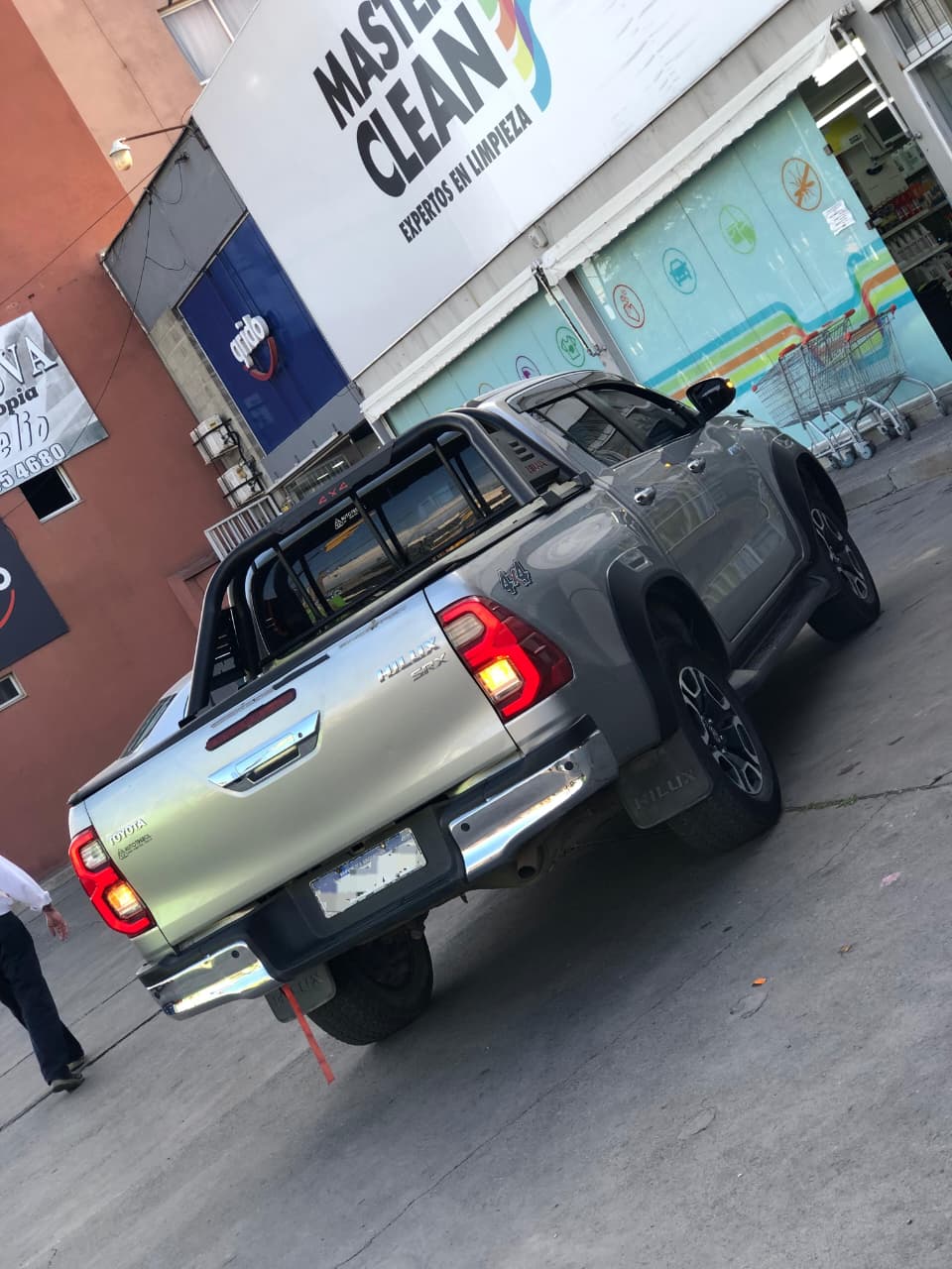 Toyota Hilux SRX 4x4 2.8 TDI – 2023 - Imagen 7
